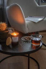 Ukiyo deluxe scented candle with bamboo lid - Image 4