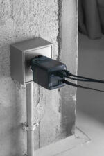 Urban Vitamin Mendocino 65W GaN charger retractable cable - Image 17