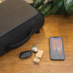 Standkey bamboo keychain phone stand - Image 8