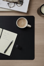 VINGA Timo PU RCS RPET desk pad - Image 5