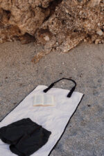 VINGA Volonne AWARE™ recycled canvas beach mat - Image 5