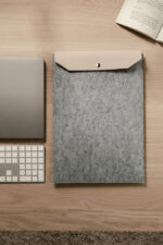 VINGA Albon GRS recycled felt 17" laptop sleeve - Image 16
